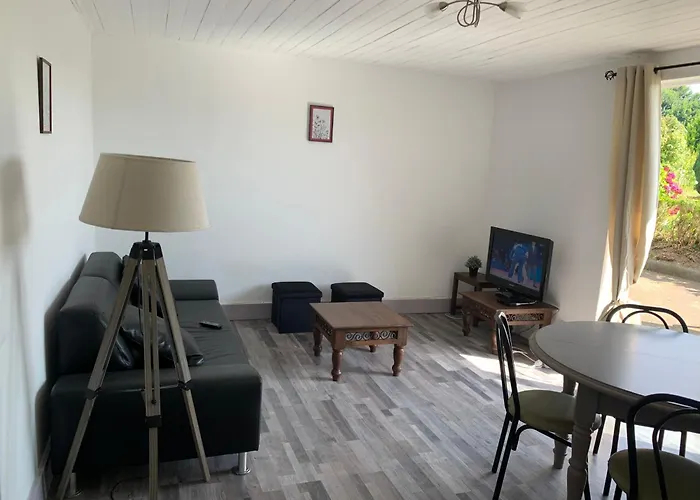 Sur La Route Du Mont Saint Michel Holiday home *