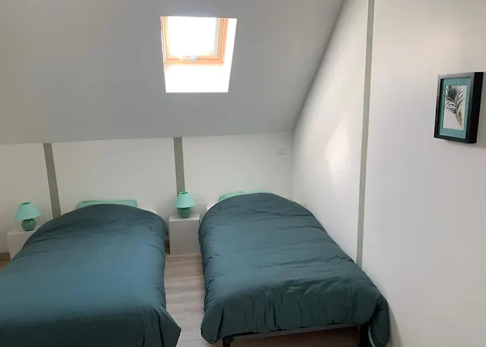 Sur La Route Du Mont Saint Michel Holiday home *