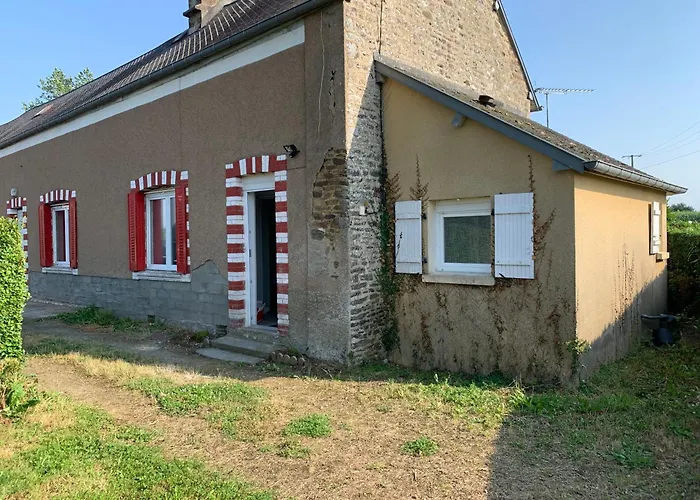 Sur La Route Du Mont Saint Michel Holiday home *